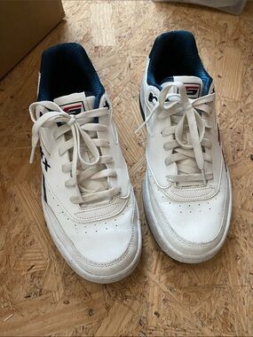 Skechers Navy and red Memory Foam Sneaker Interior